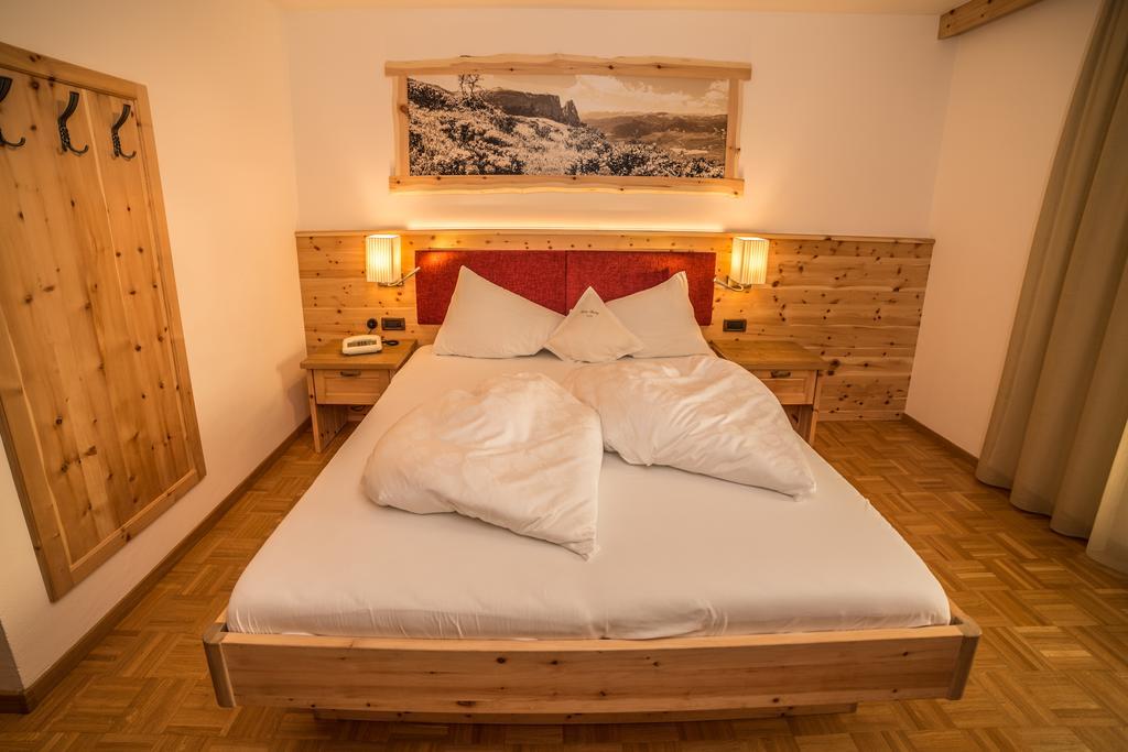 Hotel Garni Savoy Castelrotto Eksteriør bilde