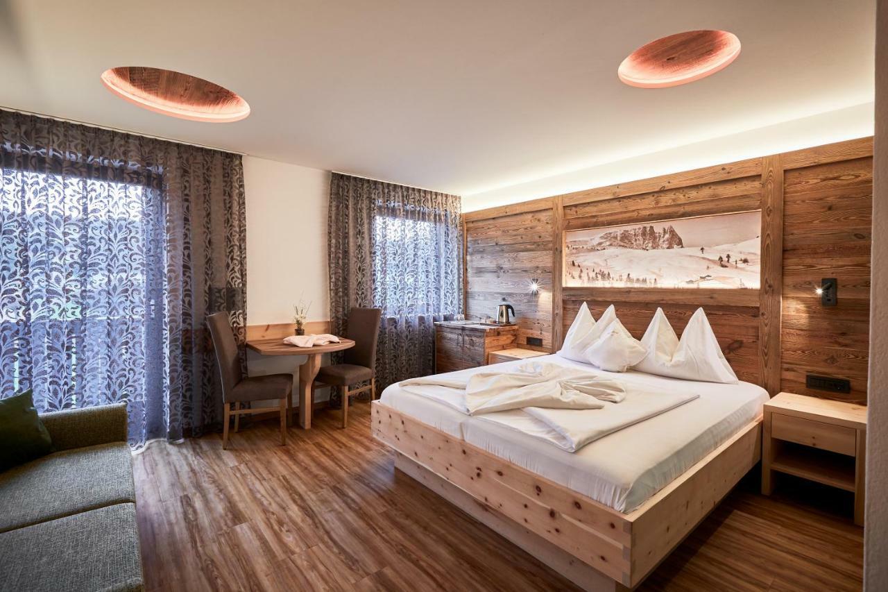 Hotel Garni Savoy Castelrotto Eksteriør bilde
